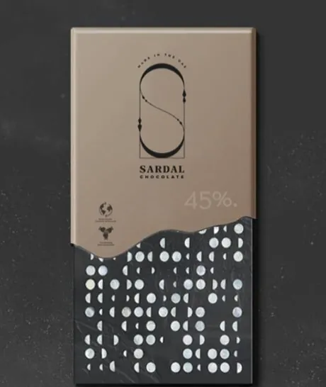 Sardal bar packaging: a taupe sleeve with the Sardal symbol over the pearl pattern